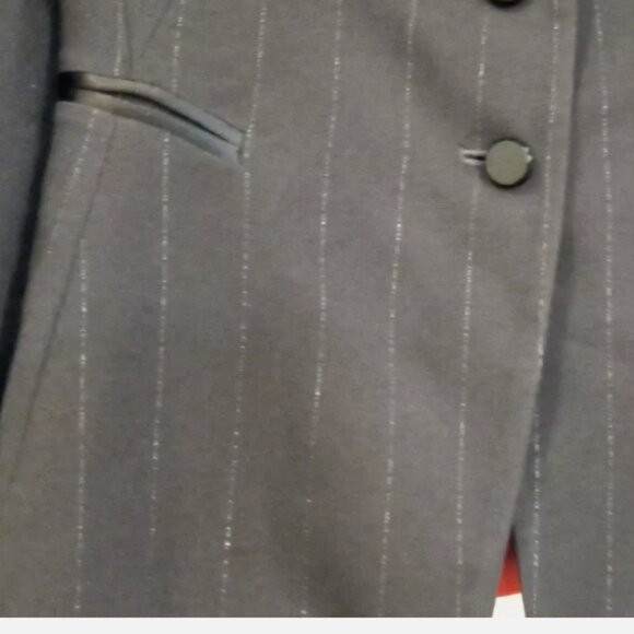 Tahari Tuxedo Style Blazer Sz 2 Black Pinstripe 4 Button Red Satin Lined - Picture 7 of 13